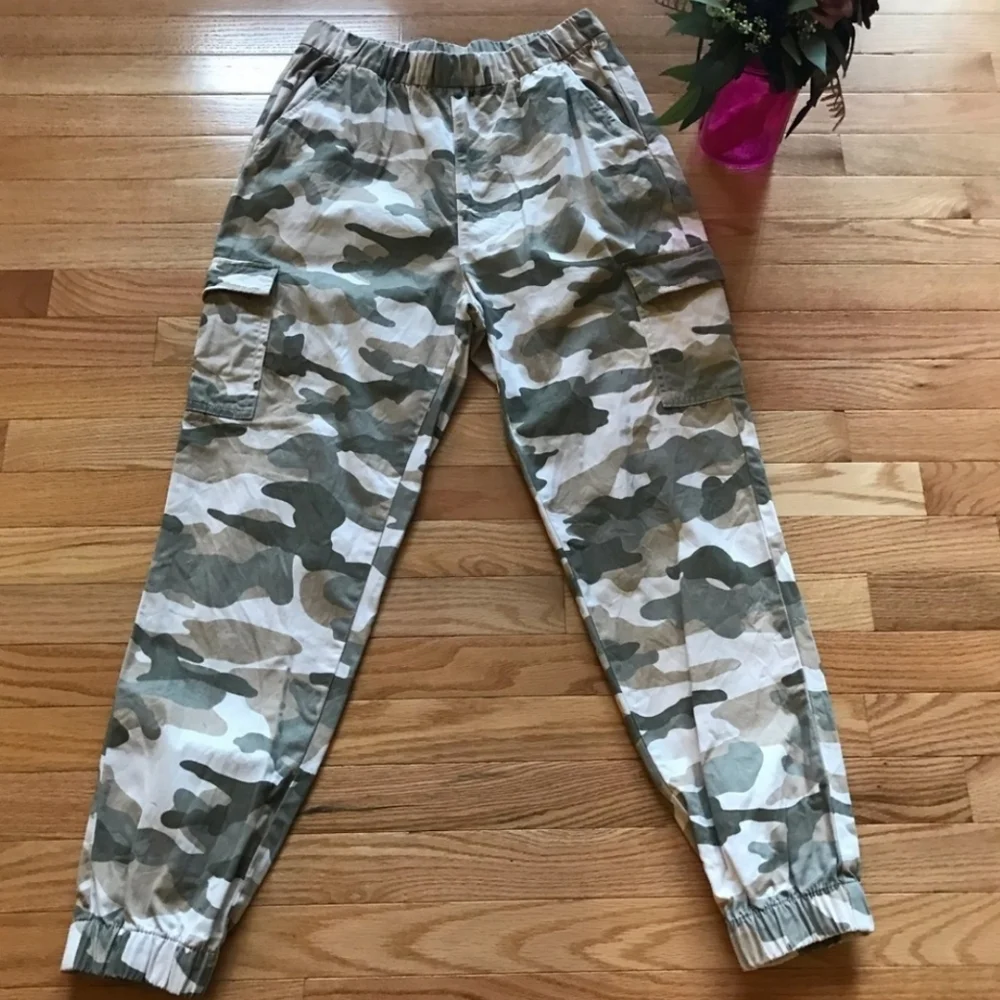 Sz 8 | H & M | Cargo Camouflage Pants💃🏽 - Picture 1 of 4